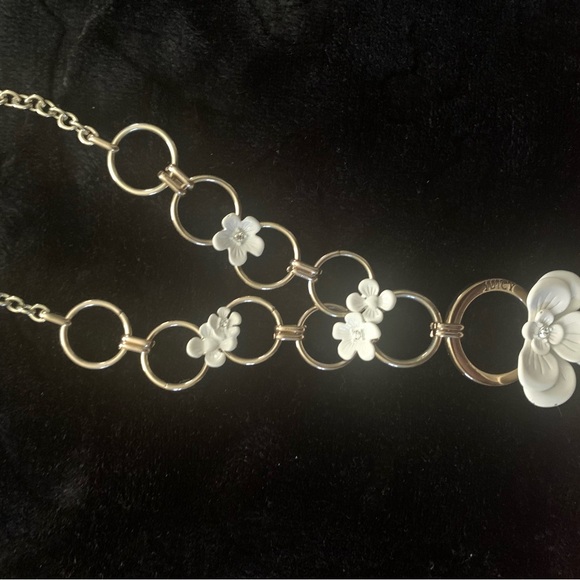 Rare Vintage Juicy Couture Gold and White Floral Flower Necklace - Picture 7 of 8